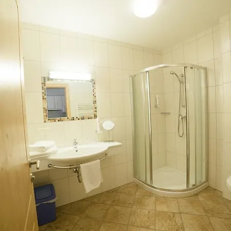 Gasthof Appartementhaus Elmo Viehhauser Kg